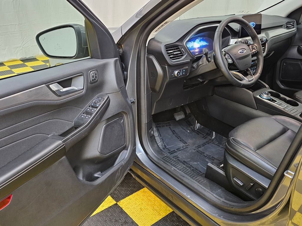 2022 Ford Escape Titanium