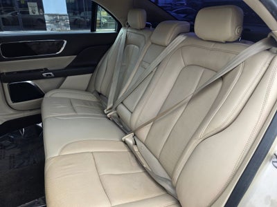 2017 Lincoln Continental Select