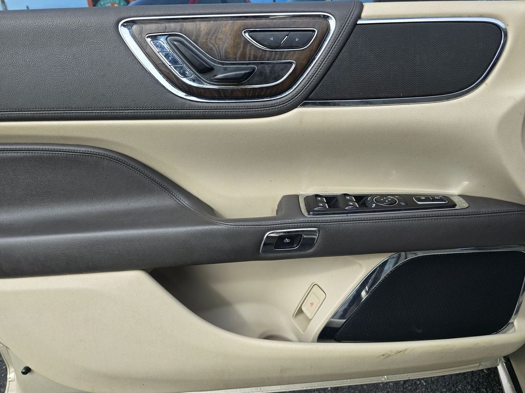 2017 Lincoln Continental Select