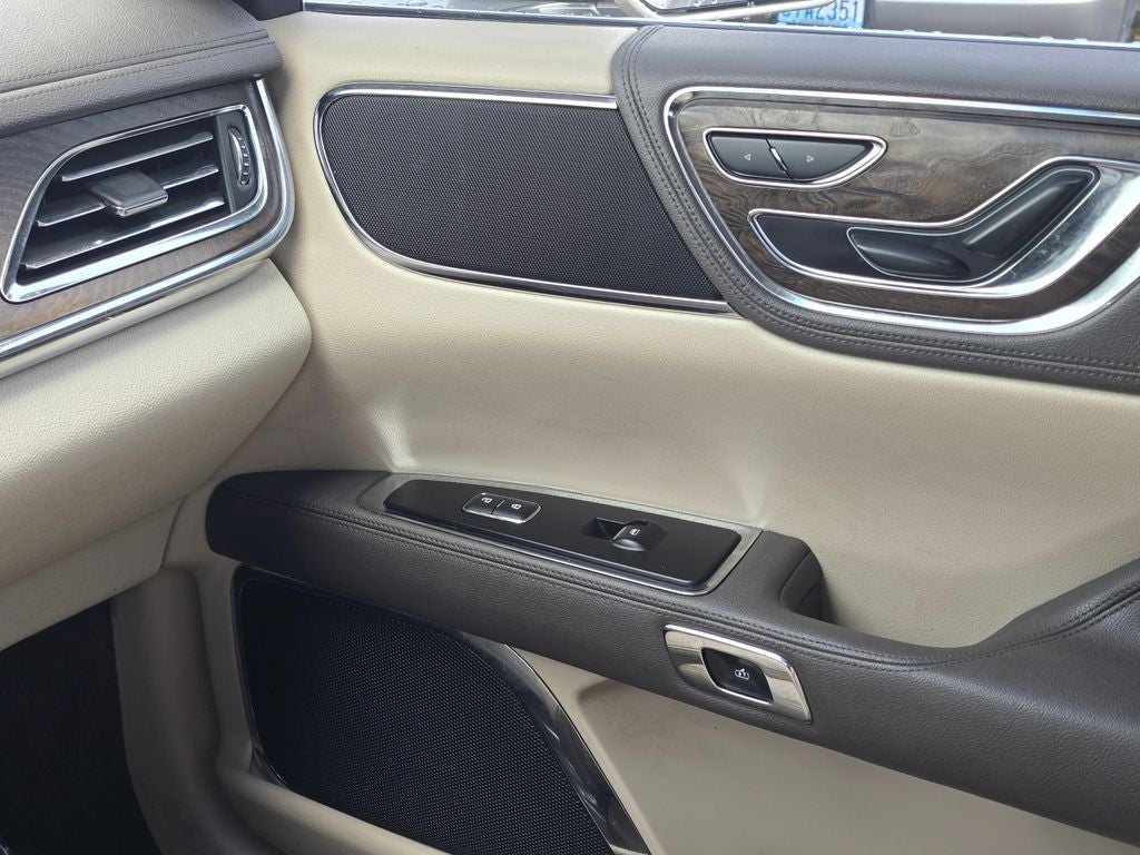 2017 Lincoln Continental Select