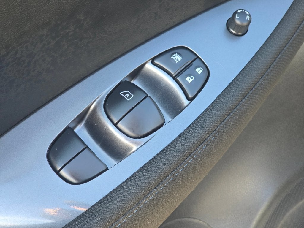 2025 Nissan Leaf S