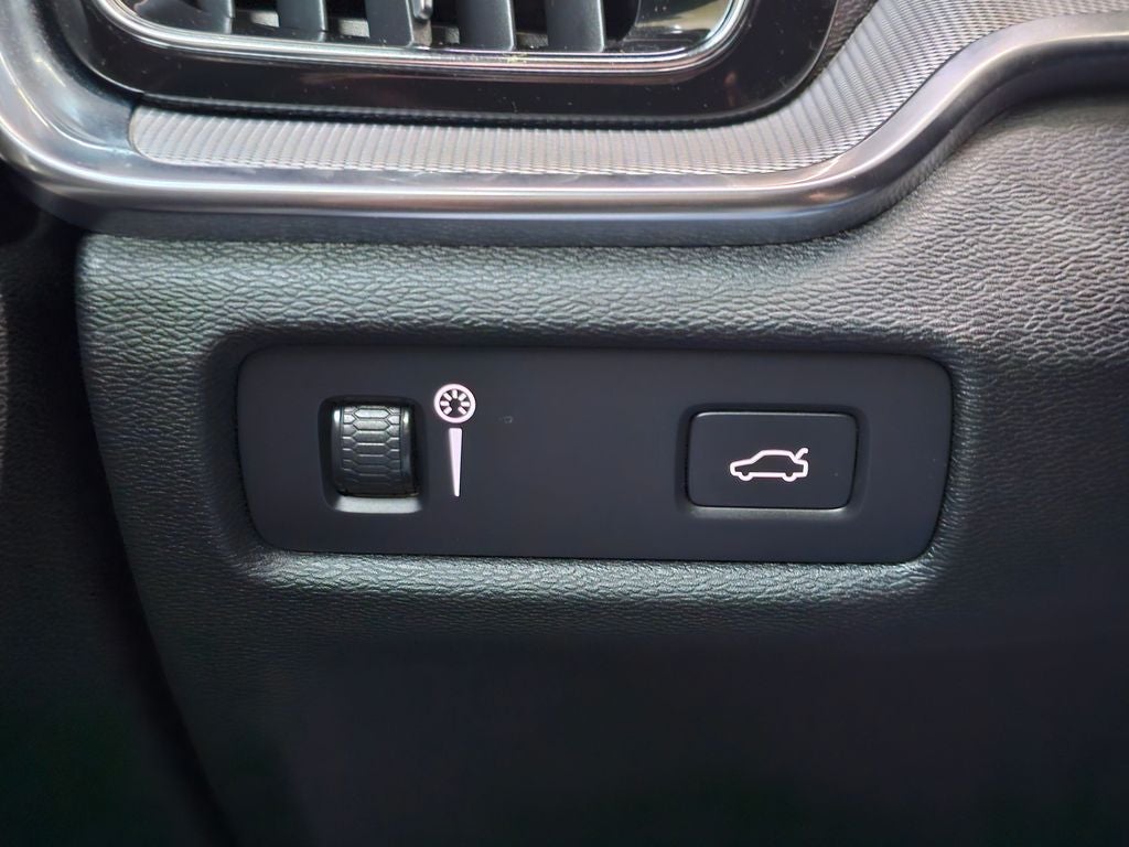 2019 Volvo S60 T5 R-Design