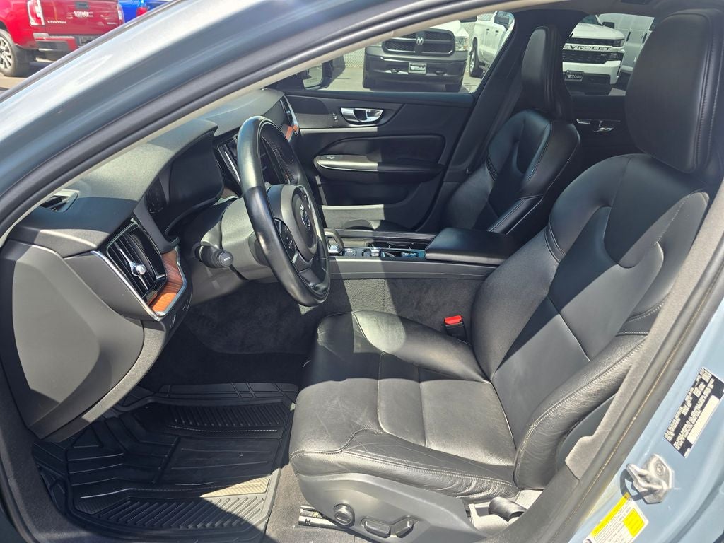 2022 Volvo S60 B5 Momentum