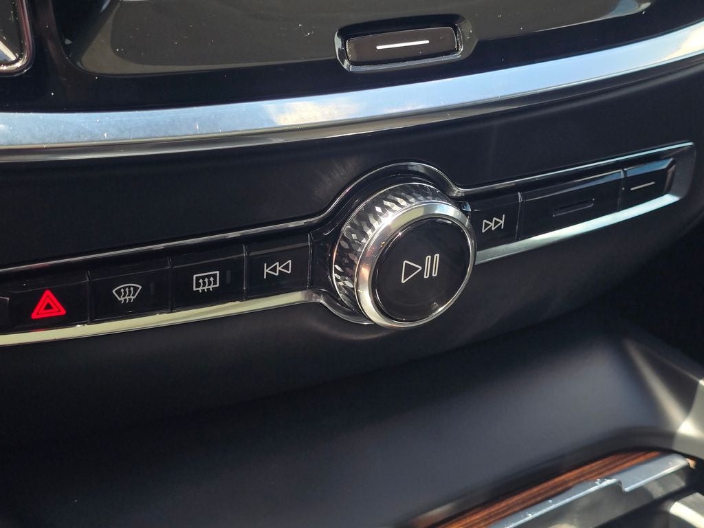2022 Volvo S60 B5 Momentum