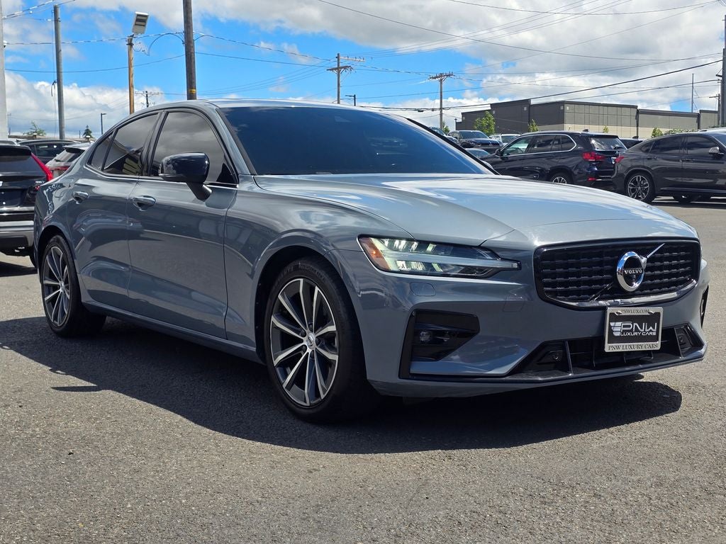 2022 Volvo S60 B5 Momentum