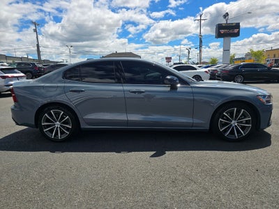 2022 Volvo S60 B5 Momentum