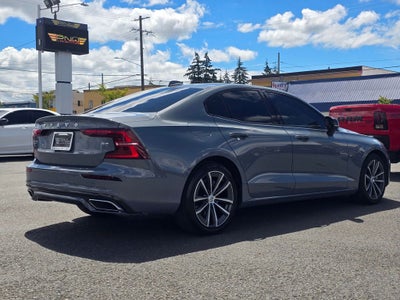2022 Volvo S60 B5 Momentum