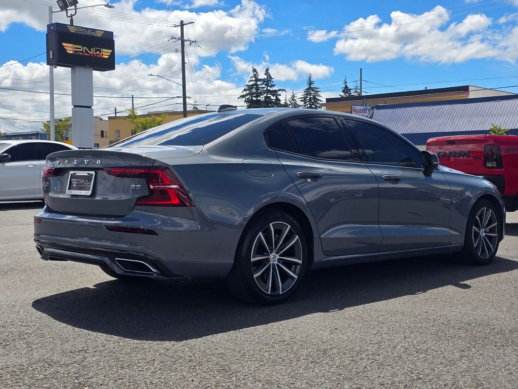 2022 Volvo S60 B5 Momentum