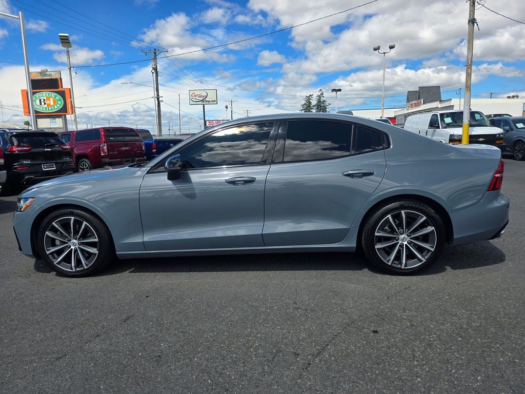 2022 Volvo S60 B5 Momentum