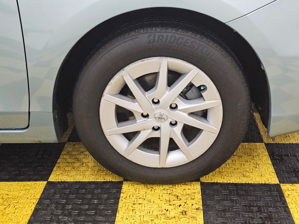 2014 Toyota Prius v Three
