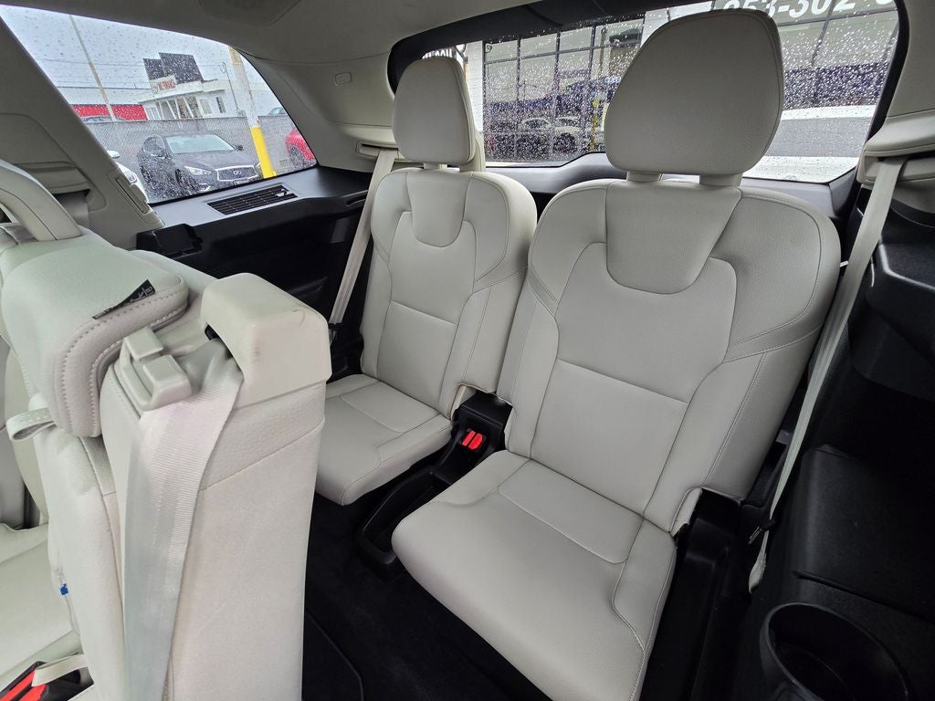 2022 Volvo XC90 T5 Momentum