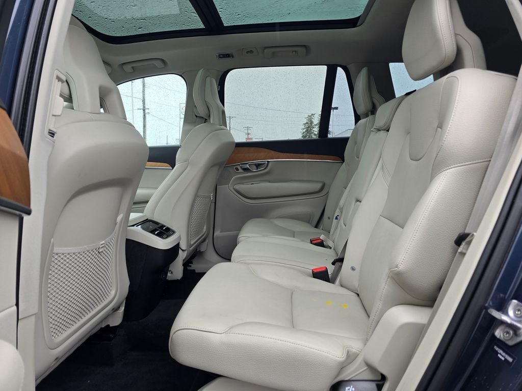 2022 Volvo XC90 T5 Momentum