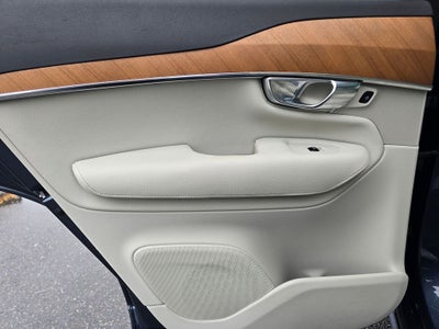 2022 Volvo XC90 T5 Momentum