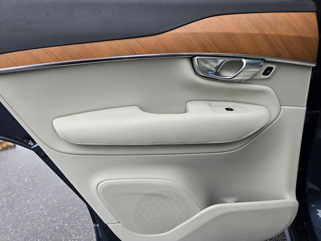 2022 Volvo XC90 T5 Momentum
