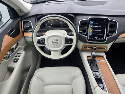 2022 Volvo XC90 T5 Momentum