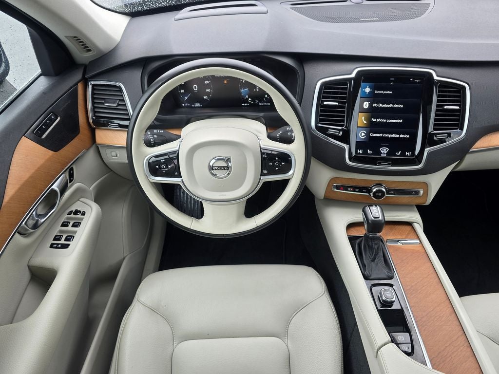 2022 Volvo XC90 T5 Momentum