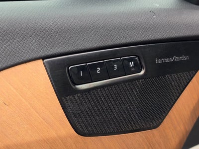 2022 Volvo XC90 T5 Momentum