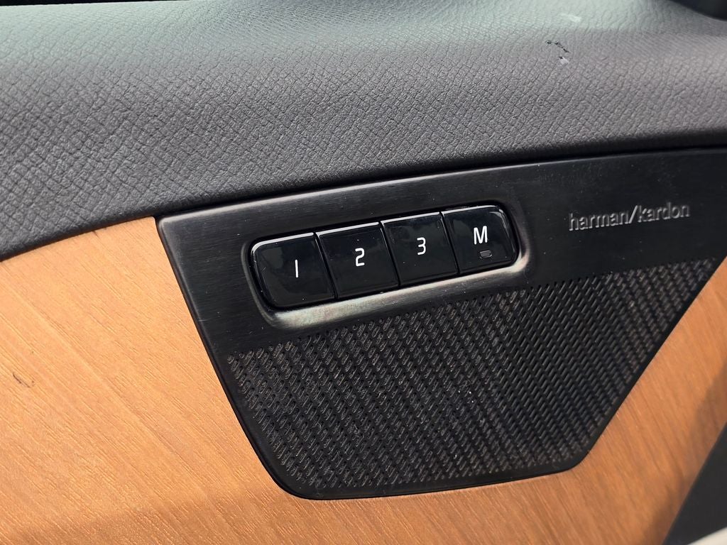 2022 Volvo XC90 T5 Momentum