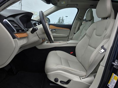 2022 Volvo XC90 T5 Momentum