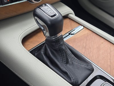 2022 Volvo XC90 T5 Momentum