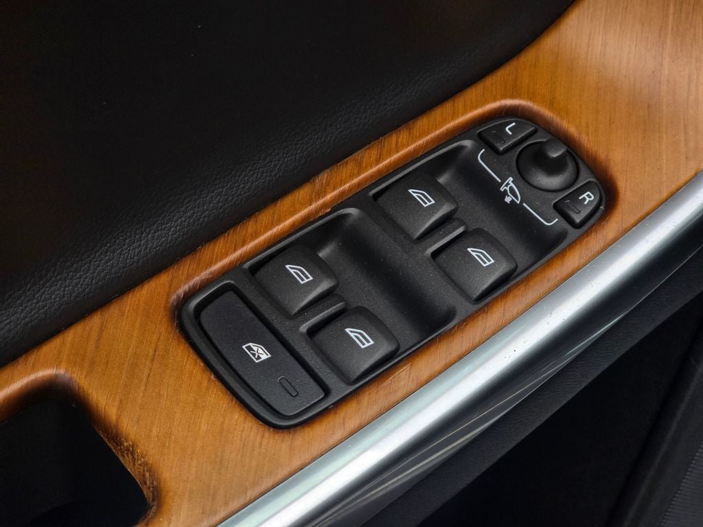 2017 Volvo XC60 T5 Inscription