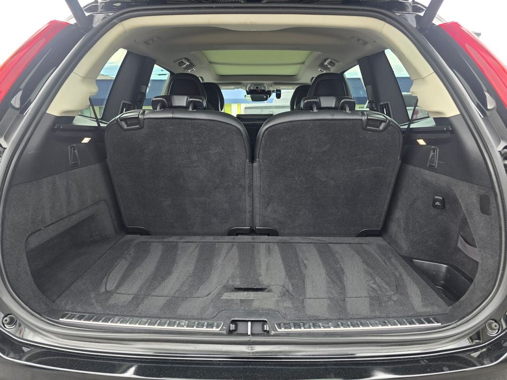 2016 Volvo XC90 T6 Momentum