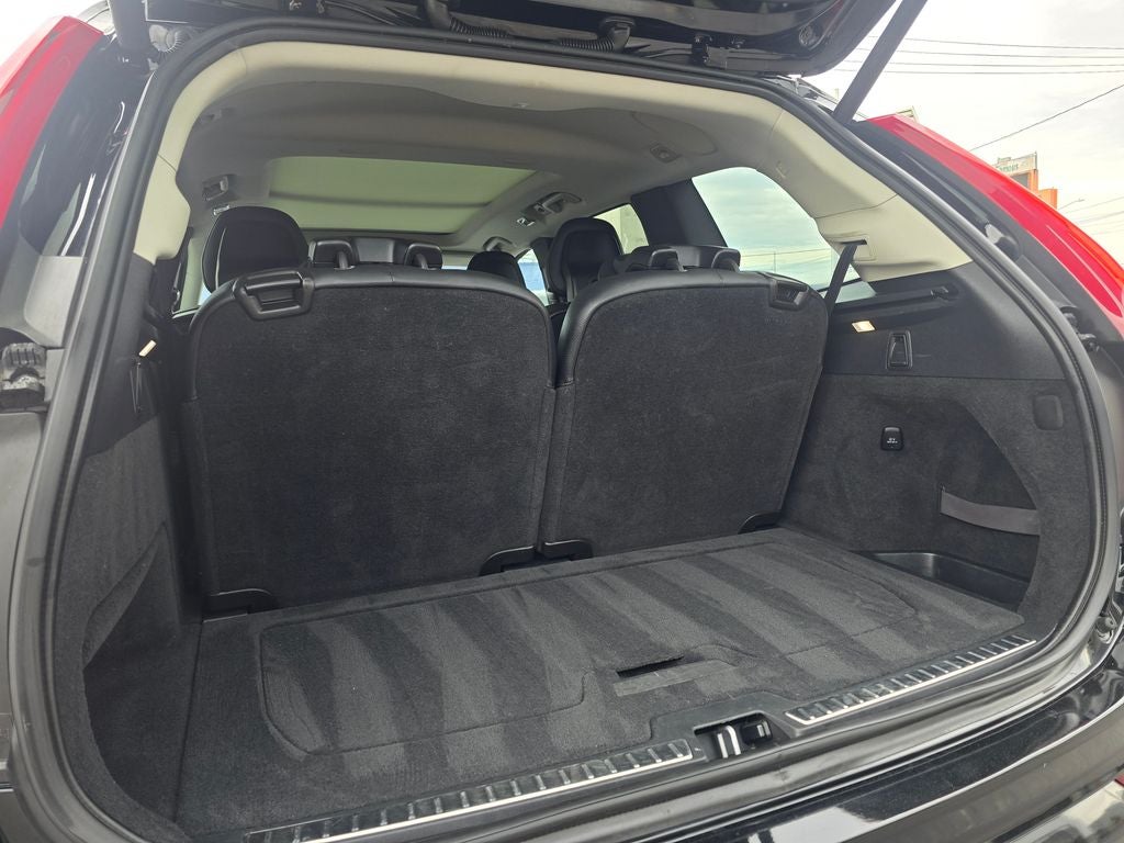 2016 Volvo XC90 T6 Momentum