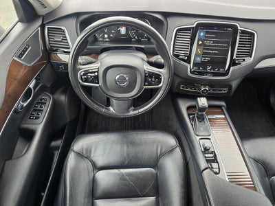 2016 Volvo XC90 T6 Momentum