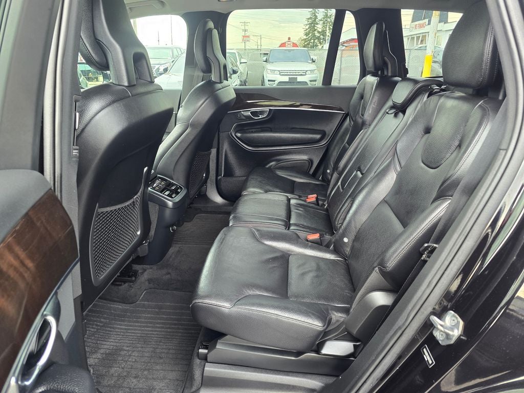 2016 Volvo XC90 T6 Momentum