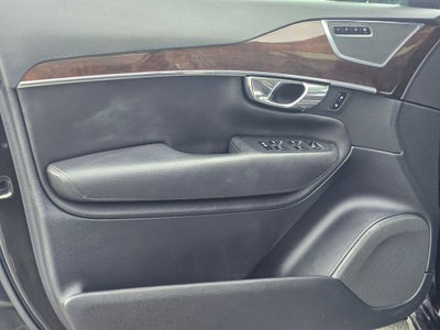 2016 Volvo XC90 T6 Momentum