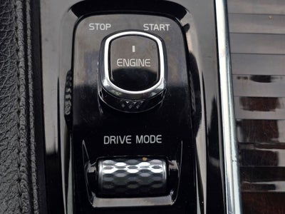 2016 Volvo XC90 T6 Momentum