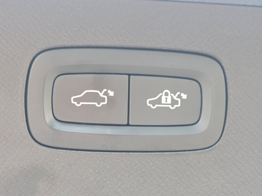 2018 Volvo XC90 T6 Momentum