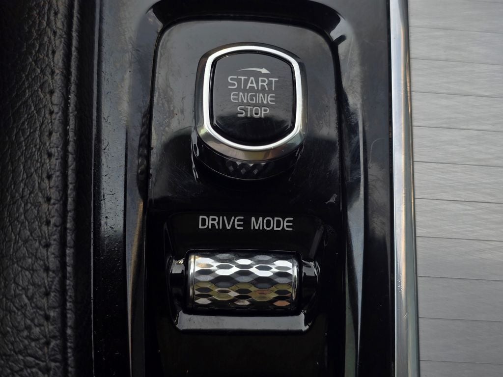 2018 Volvo XC90 T6 Momentum