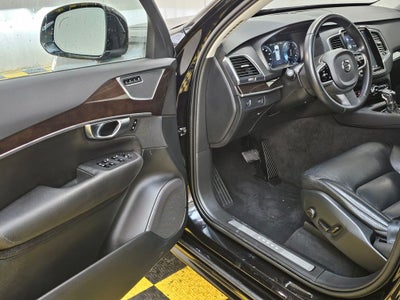 2019 Volvo XC90 T6 Momentum