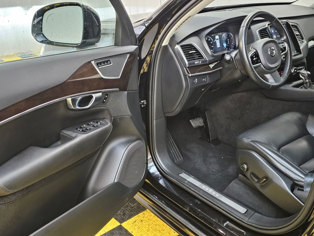 2019 Volvo XC90 T6 Momentum