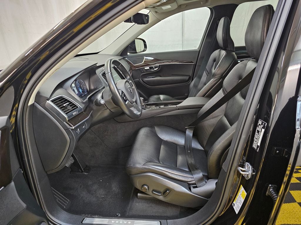 2019 Volvo XC90 T6 Momentum