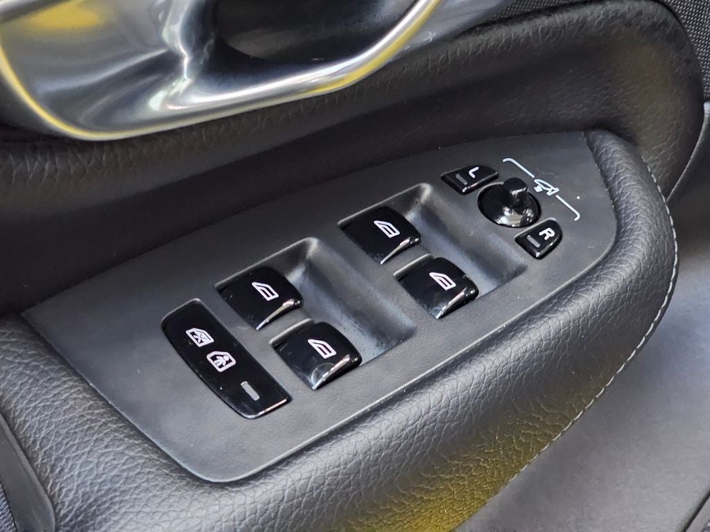 2019 Volvo XC90 T6 Momentum