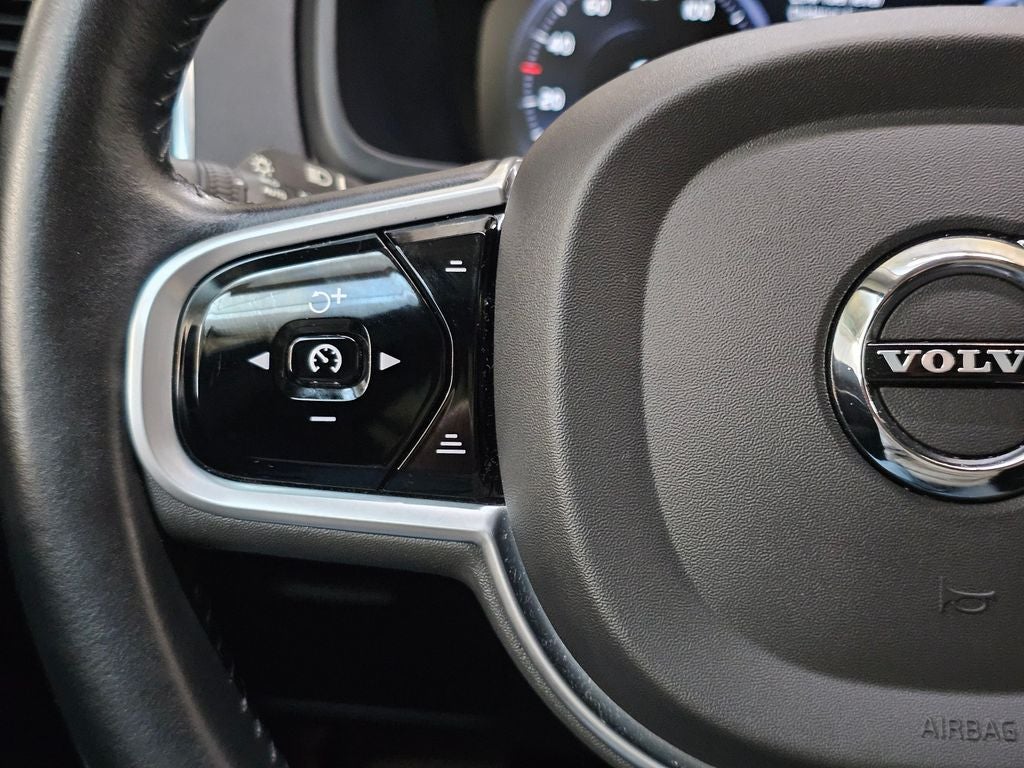 2019 Volvo XC90 T6 Momentum