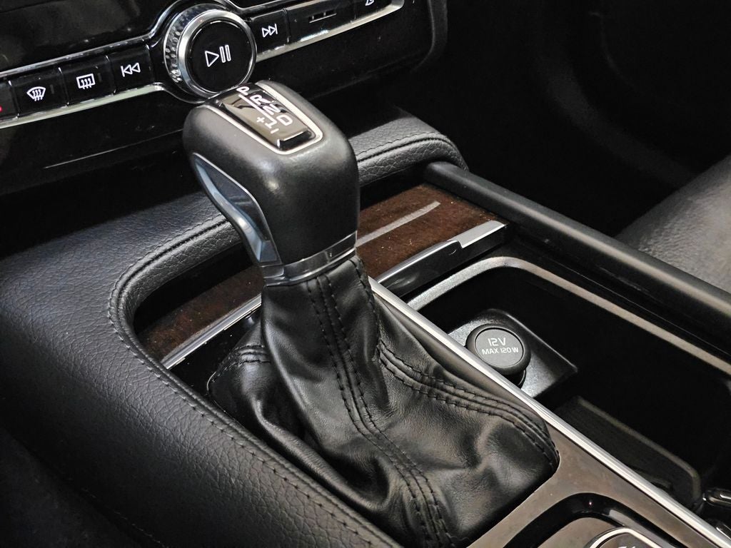 2019 Volvo XC90 T6 Momentum