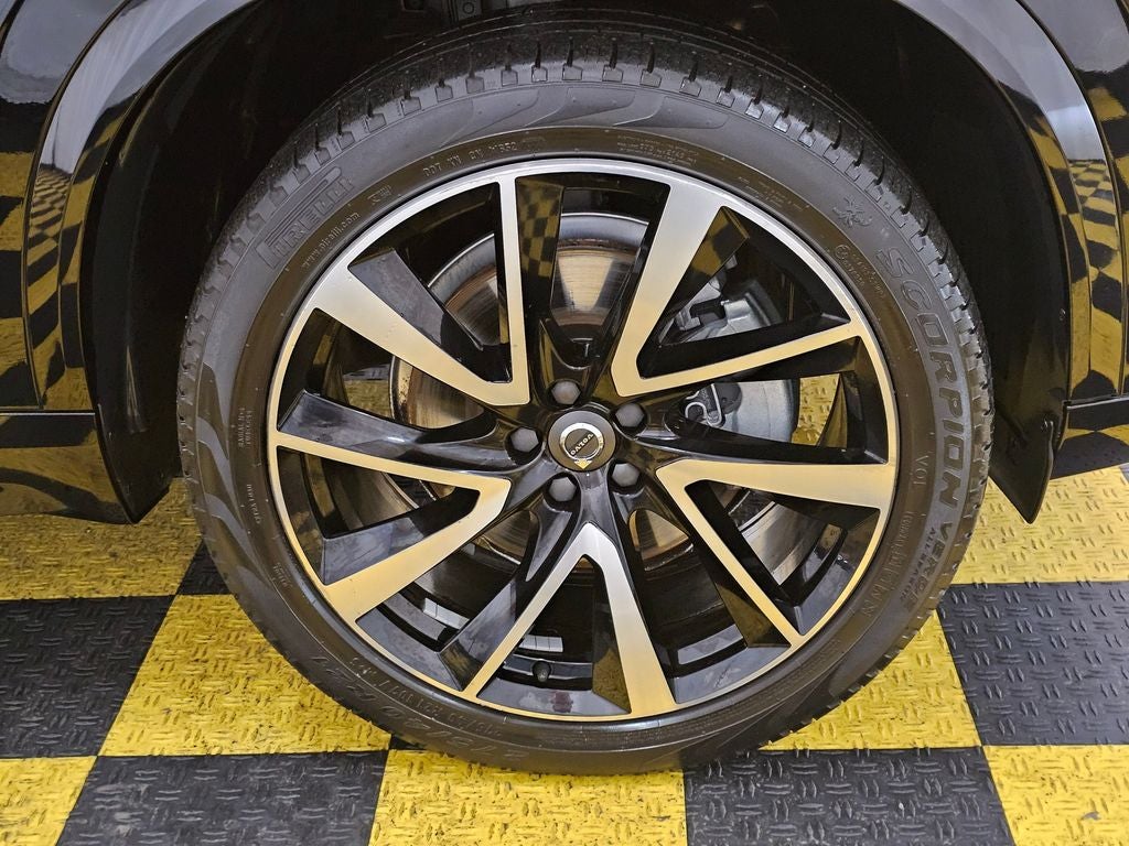 2019 Volvo XC90 T6 Momentum